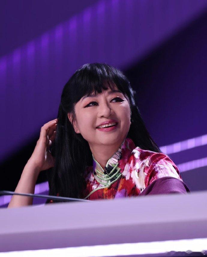 人民日报刊发殷秀梅署名文章 殷秀梅携育才初心加盟音乐综艺，撰文分享评审心路，一句