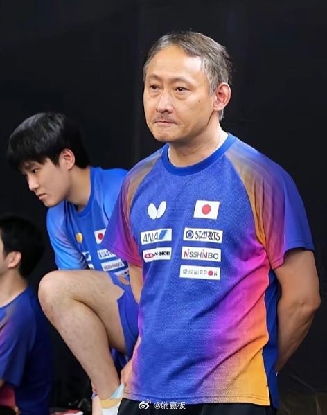 张本宇这下应该是坐不住了。他估计怎么都想不到。昨天大儿子被弗朗西斯卡淘汰，今天女