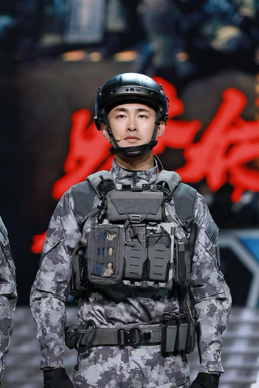 王彦霖也是闯进硬汉赛道了  王彦霖，硬汉角色的代言人！在《蛟龙行动》中，他再次化