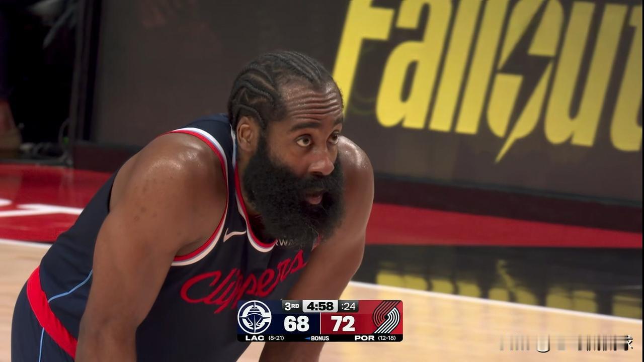 快船老将哈登真是太累了！在今天快船客场挑战开拓者的比赛中，当时比赛进行到了第三节