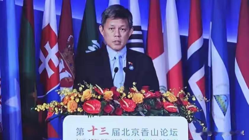 新加坡防长在北京香山论坛上发言的中文水平确实不错，只是他没有选对地方来展示，建议