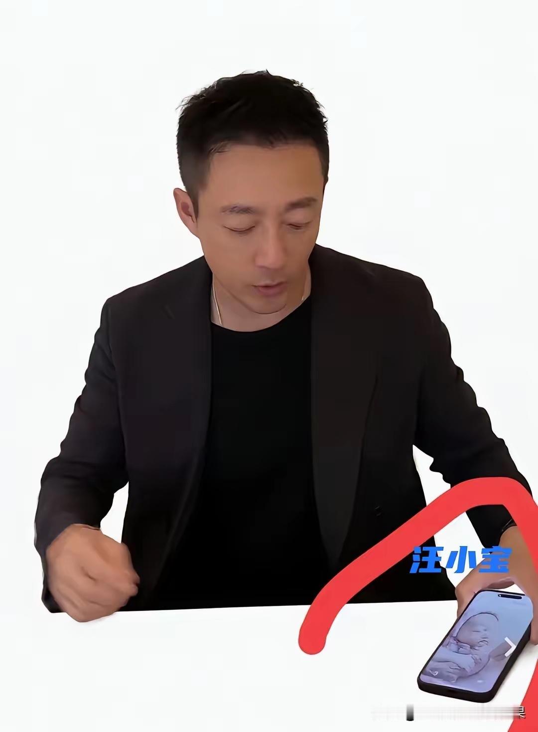 果然，人还是会变的呢？小菲这操作被网友们看得无语了，有什么办法呢？重组家庭都会有