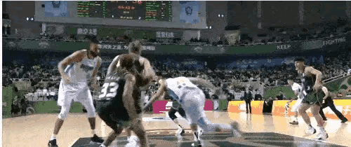 CBA的球太滑，大麦基有点把握不住！
北京队差点阴沟里翻船，要不是赵睿发挥不错，