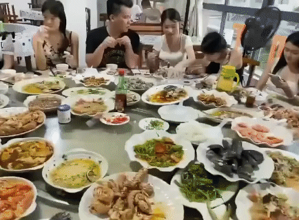 哥，抬脖子就过分了！

社会百态 聊聊那个让你心动的女孩