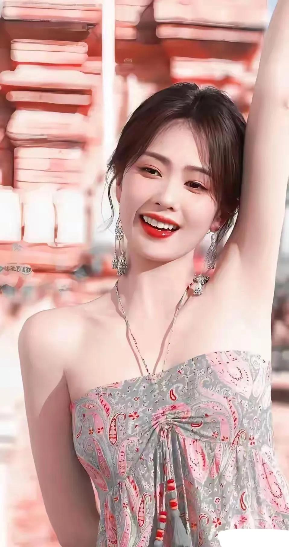 白鹿和小花都是宝藏女孩，演技和颜值都在线，期待她们带给我们更多惊喜！