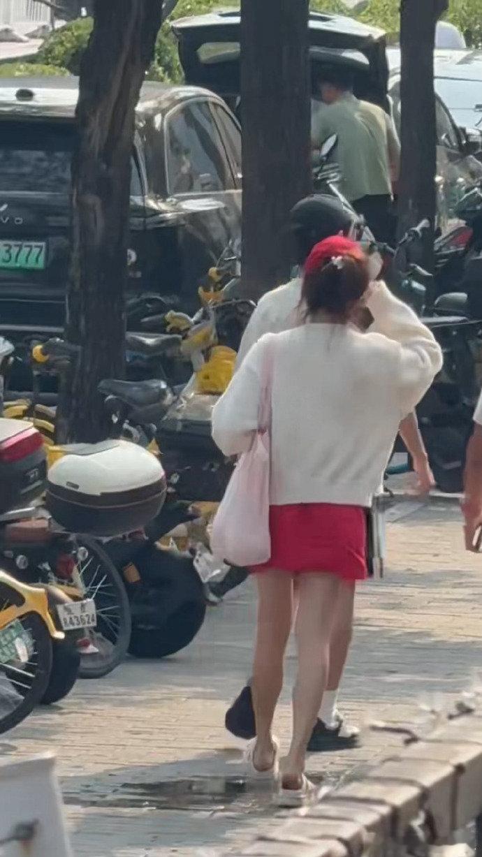 北京路上随机刷新孙千 全北京最爱溜达的小女孩名号算是坐实了，孙千好像永远有出门逛