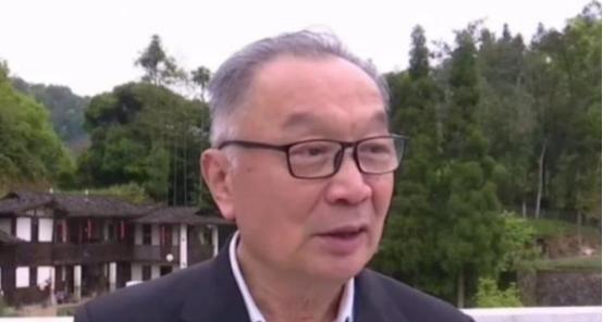 温铁军一语惊人：“我们为什么一定要走西方那条老路呢？把农民都赶进城，在城市搞低收