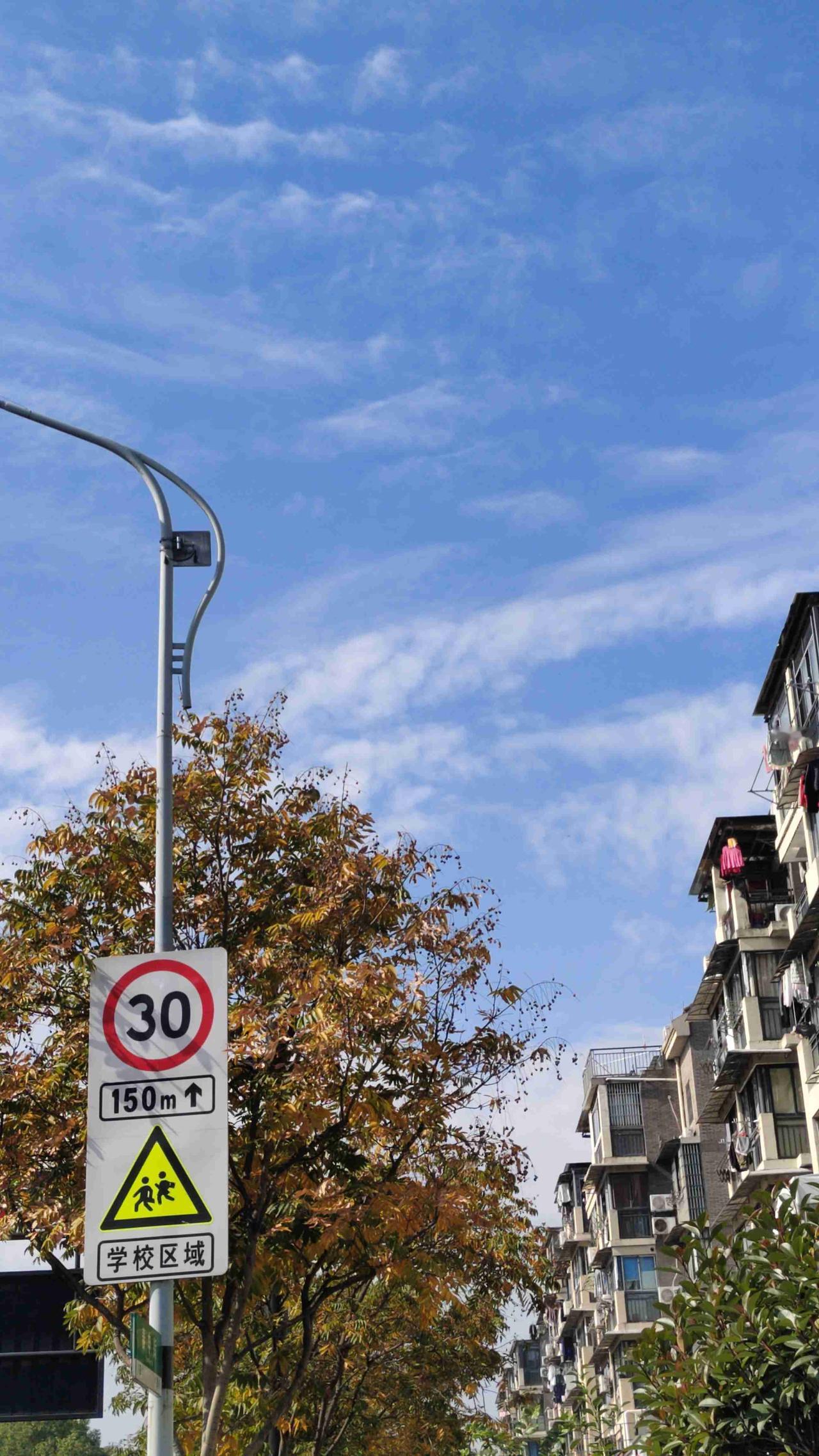 我的今日状态：😁轻松愉快
我这里的天气：☀️晴天
冬日暖阳之下，人们出游趋之若