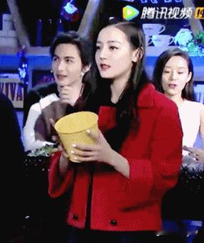 迪丽热巴路虎卫士全驭代言人迪丽热巴 dlrb 迪丽热巴 dlrb 热巴开卫士 世