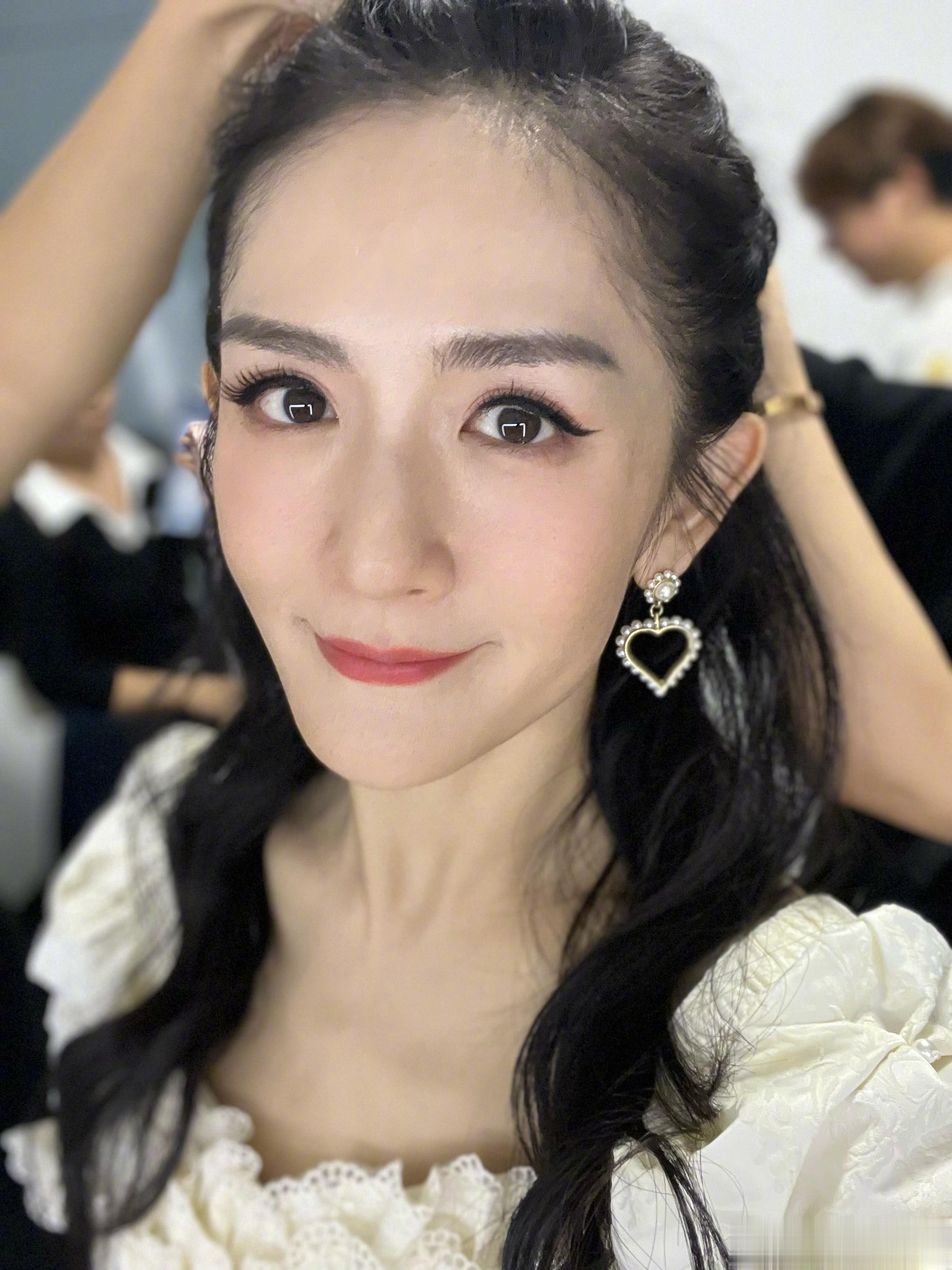 #谢娜怼脸拍##谢娜自拍脸好瘦# 姐姐真漂亮 ​​​