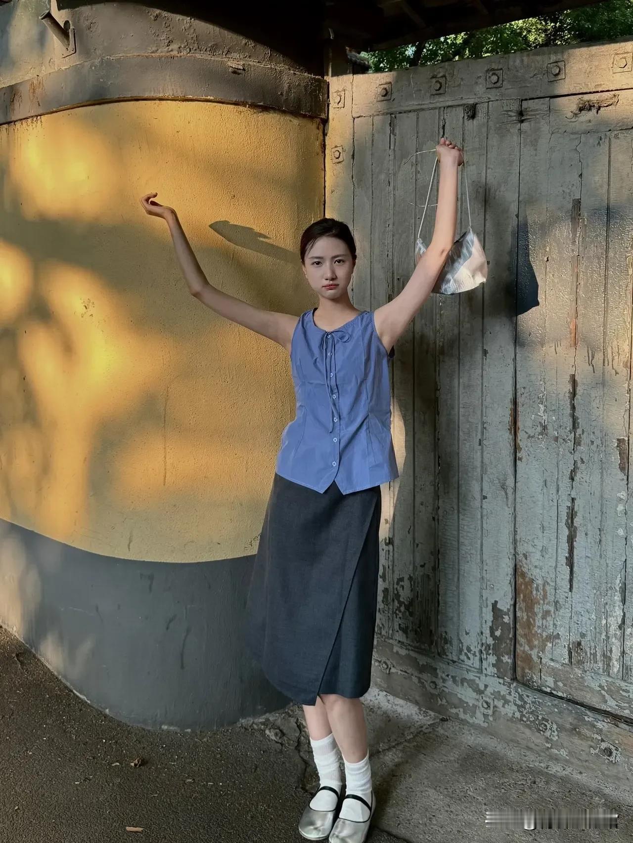 穿裙子的小姐姐，好漂亮！胡闹闹啊 #分享美女＃# #今日份美女🥸# #分享美女