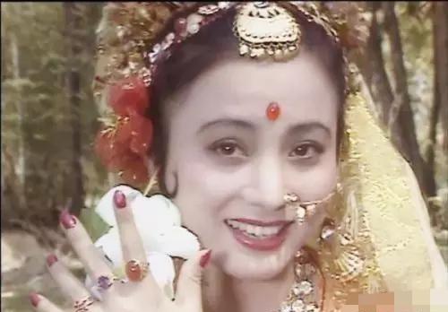 1988年，李玲玉出演《西游记》玉兔精时，非常妖娆，导演杨洁看不过眼，大声呵斥：