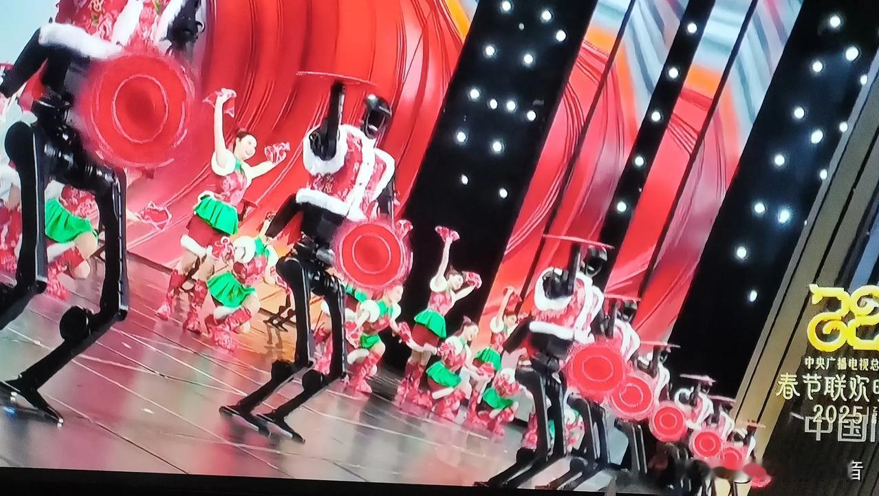 机器人不可怕，机器人转手绢才可怕，而且还是编队转手绢，他她它要是转的不是手绢……