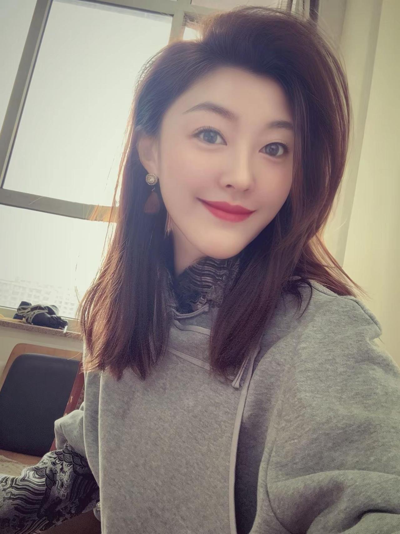 助手 上热搜 我的魅力不止一面可仙可萌可御姐