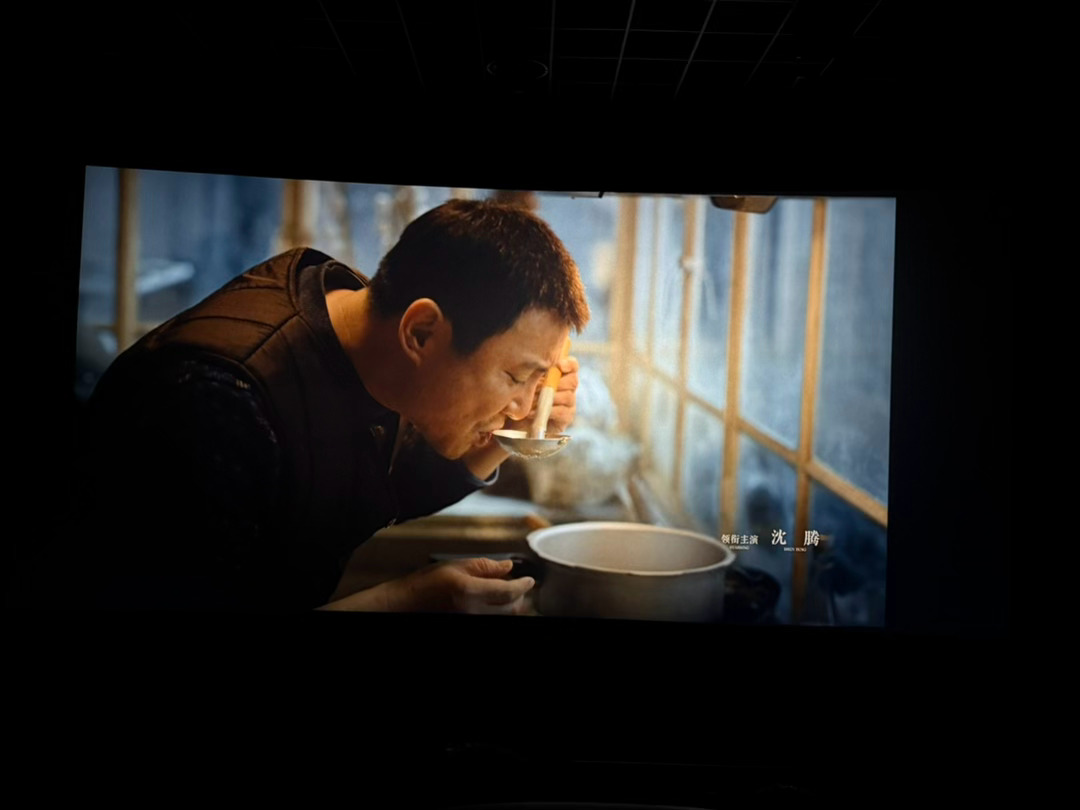 前面看饿了 后面看哭了沈腾和蒋奇明都演太好了！！龙餐厅要给五星！！！
