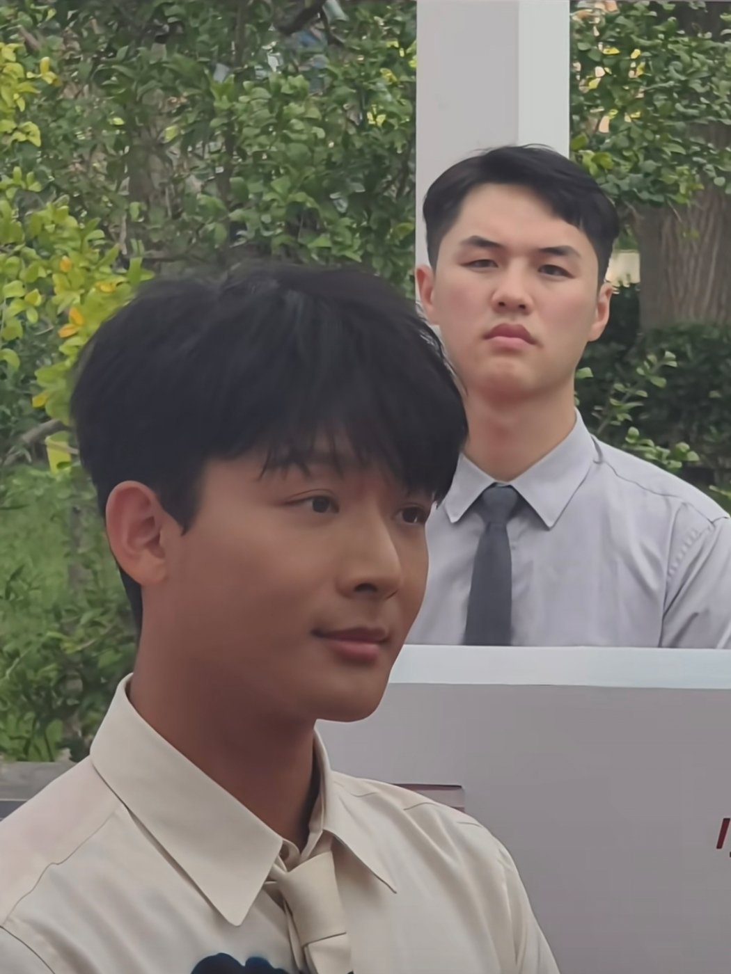 张晚意录制花少晒黑，到现在也没白回来 ​​​