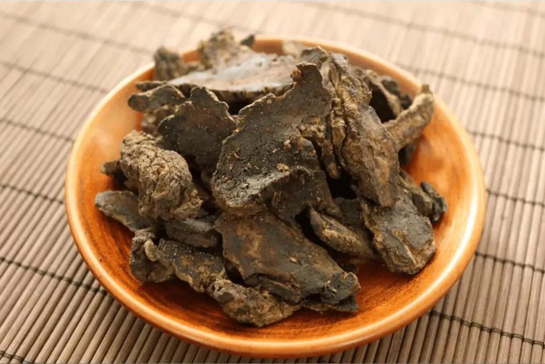 为什么很多滋阴的经方都喜欢用地黄？

不知道大家有没有想过一个问题，为什么益胃汤