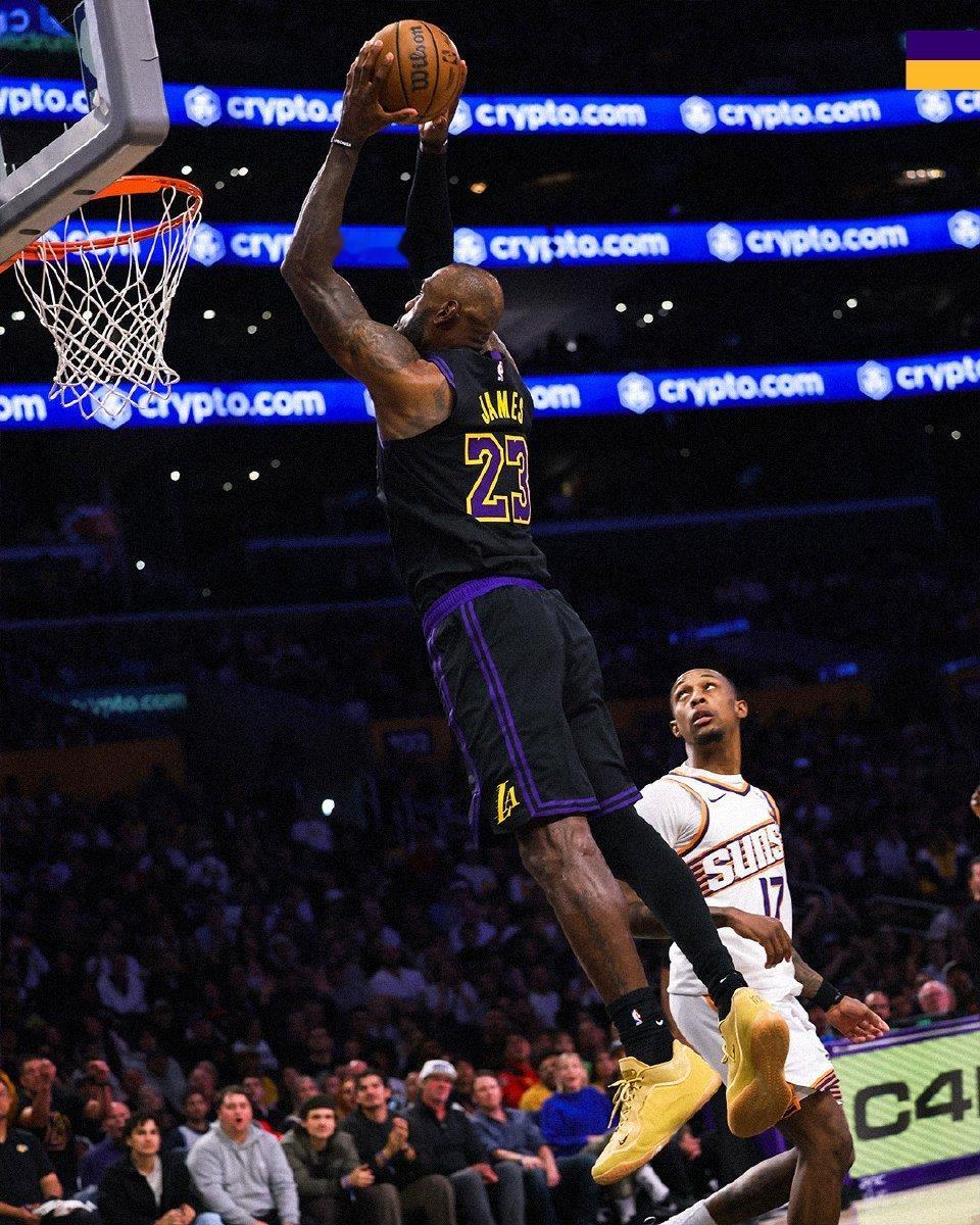 湖人主场101-73大胜太阳。此役过后，湖人锁定了西部前四的席位，季后赛首轮将拥