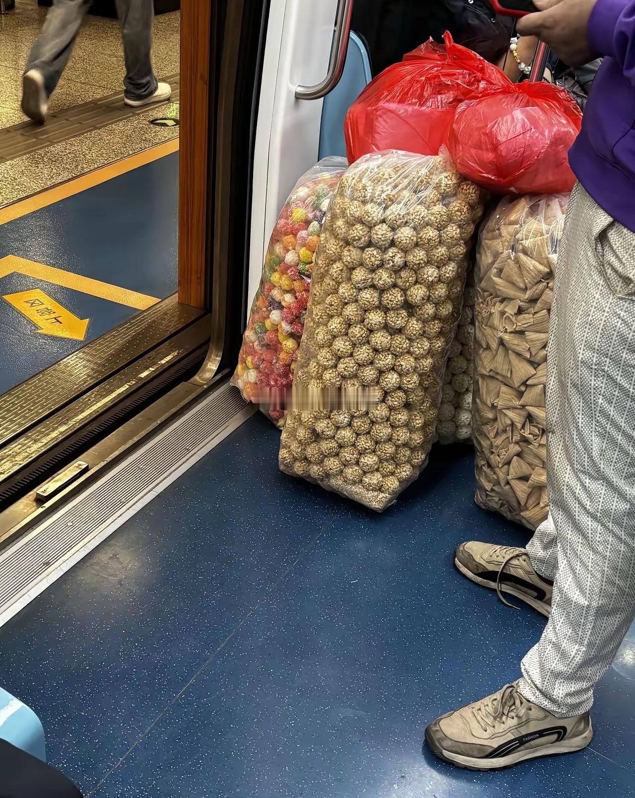 谁这么幸福，能吃到这么多好吃的！真羡慕！ ​​​