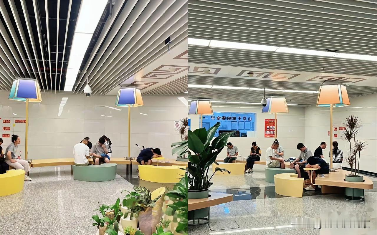 地铁设纳凉区也要争一下？成都是全国第1个，怎么就招嘲讽了。

有网友说，成都地铁