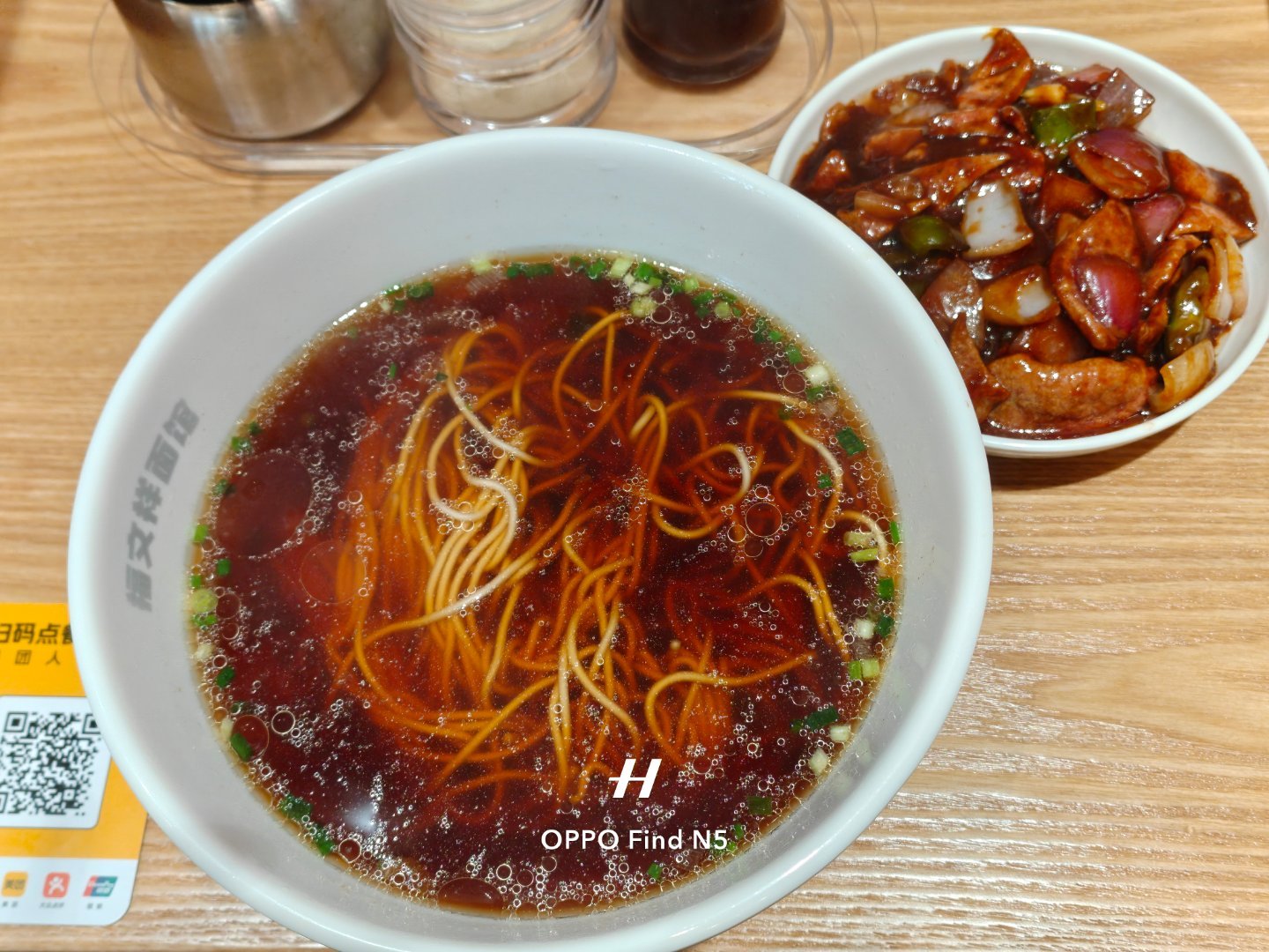 19块，这红汤品相真可以，浇头也是现炒的，味道真不错。[老师爱你] ​​​