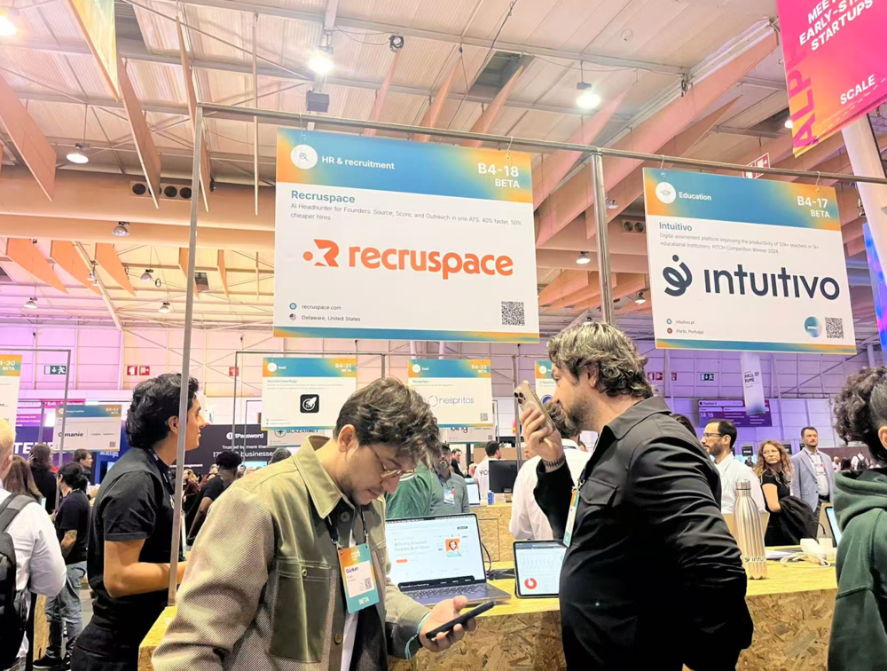 在全球最大的科技峰会现场，他们用DeepSeek养出迷你“独角兽”