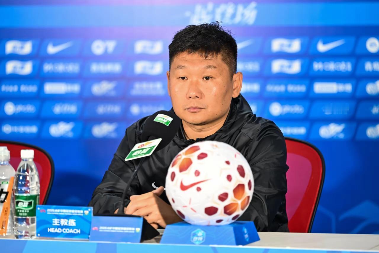 重庆铜梁龙主帅明确表示明天比赛会很困难！可见刘建业还是非常重视海港！尽管海港目前