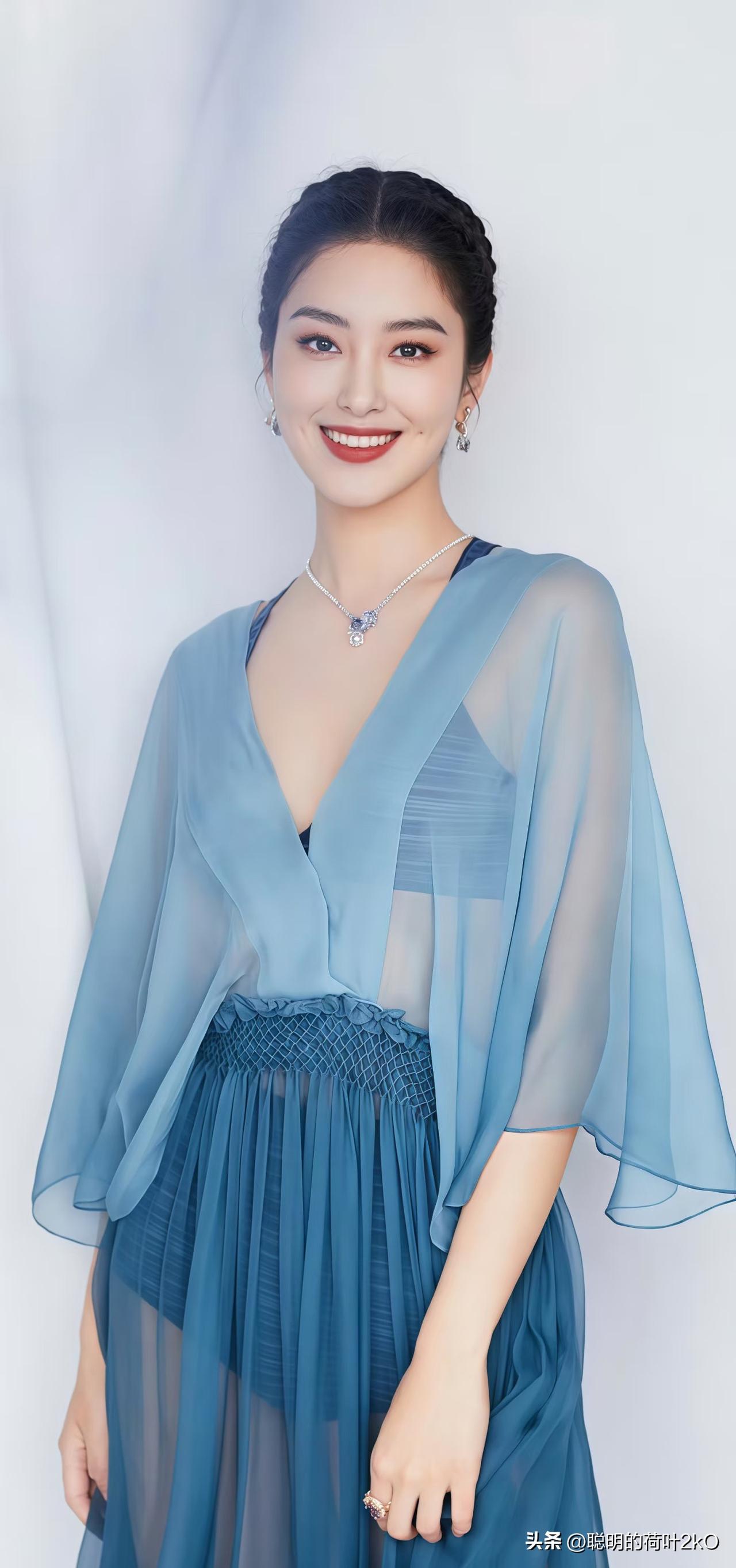 杨采钰气质拉满