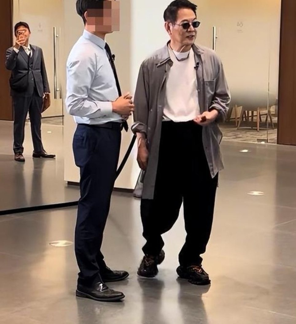 北京丰台偶遇李连杰北京丰台偶遇李连杰提车 哇哇哇！在北京见到李连杰了！！ ​​​