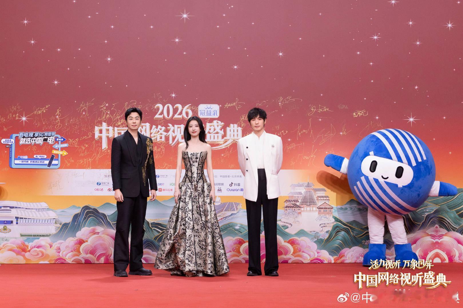 白宇周雨彤朱亚文合唱舞台白宇周雨彤朱亚文合唱太平年主题曲白宇周雨彤朱亚文合唱太平