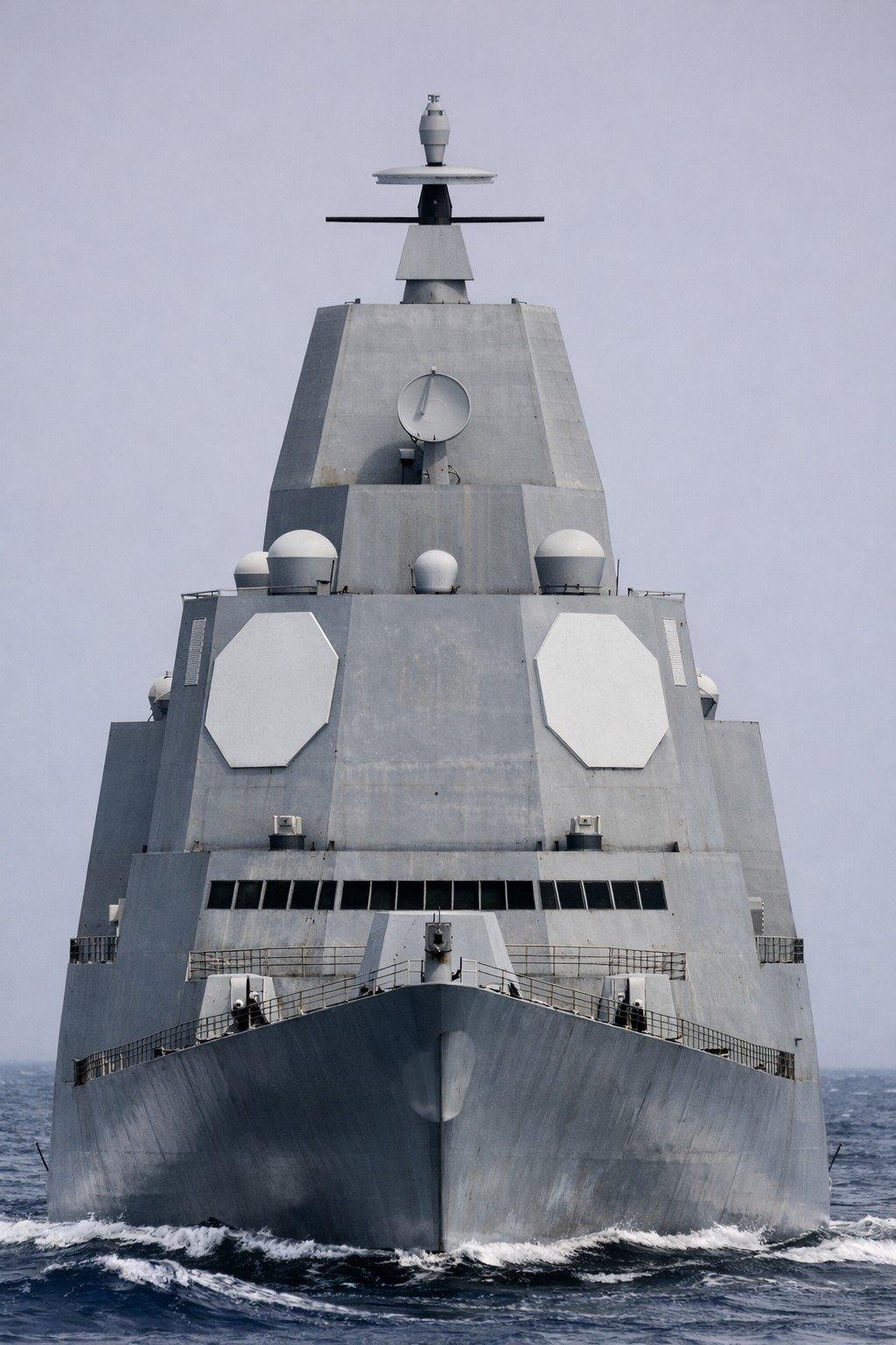 “特朗普”级战列舰更像是一艘重型巡洋舰，战列舰配备的垂直发射单元数量不足以支撑如