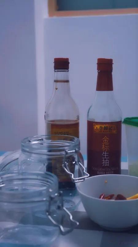 下联：琴棋书画酿作酒。琴棋书画对柴米油盐，酿作酒对调成诗。