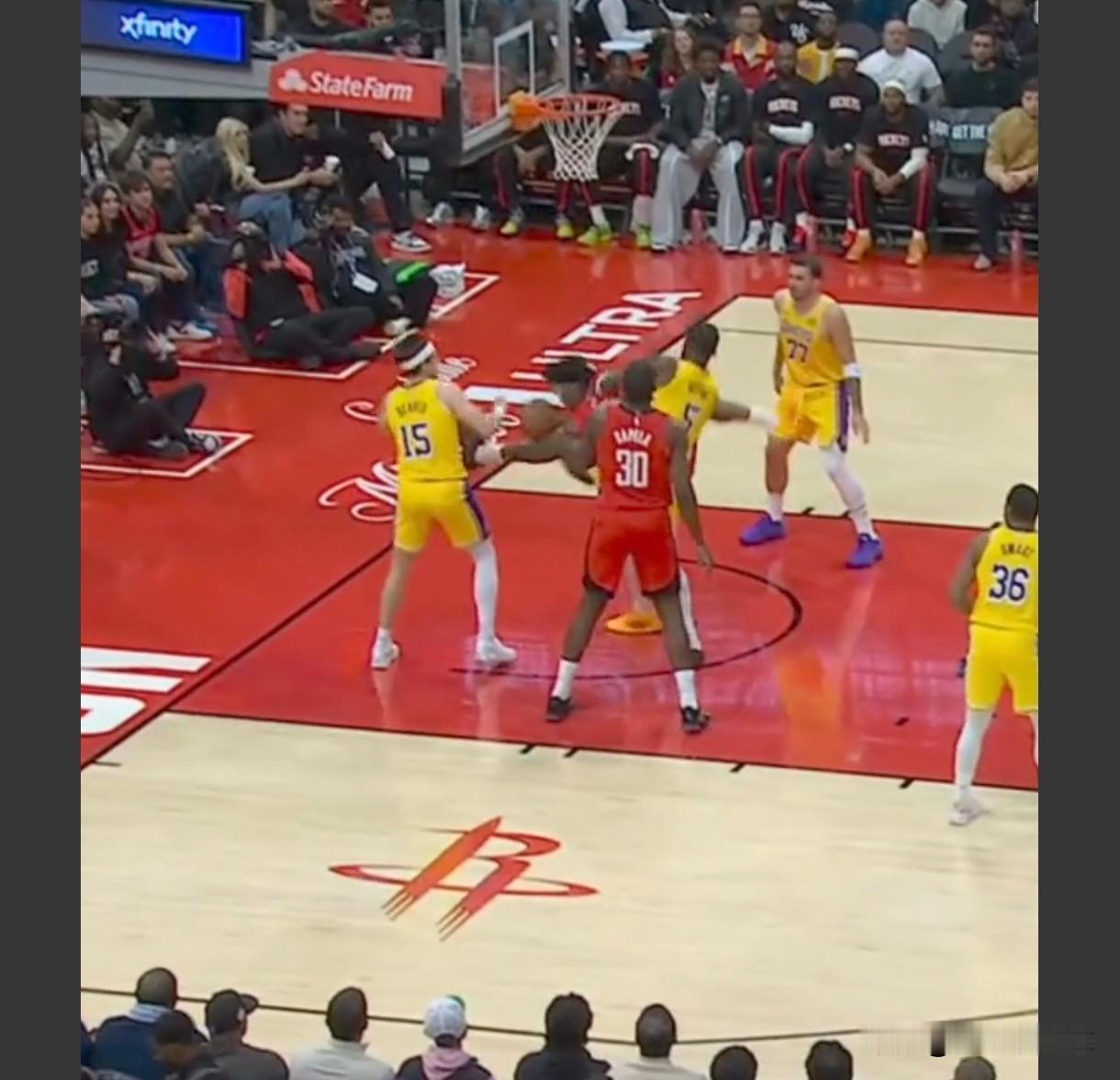 想不明白阿，实在想不明白，41岁的詹姆斯这速度，这快攻还能是队里第一，看看这个球