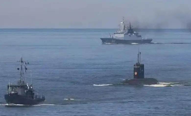 特朗普动真格！公海硬扣俄船，普京忍了？俄鹰派怒喊：鱼雷反击！
 
全球哗然！特朗