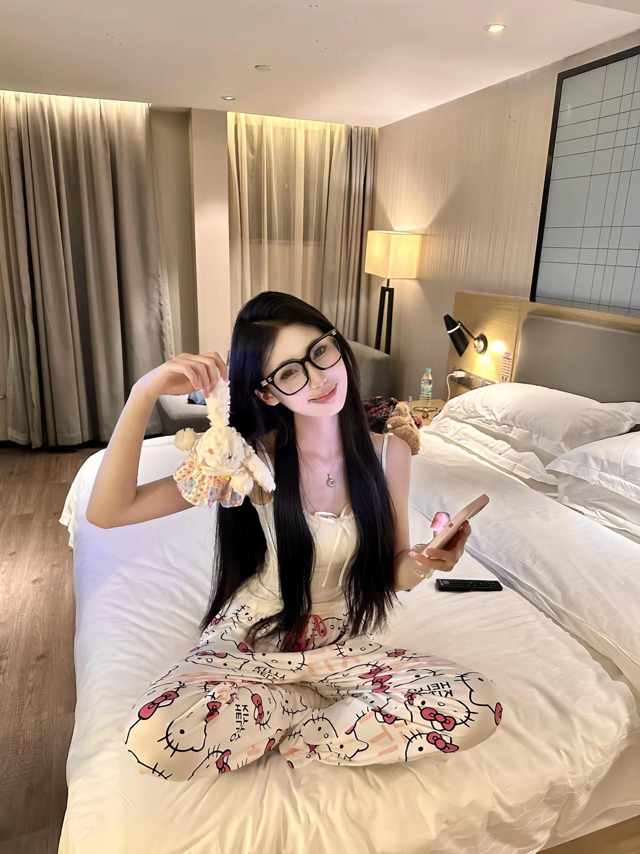 你总怕自己不够漂亮 其实偏爱是最好的滤镜