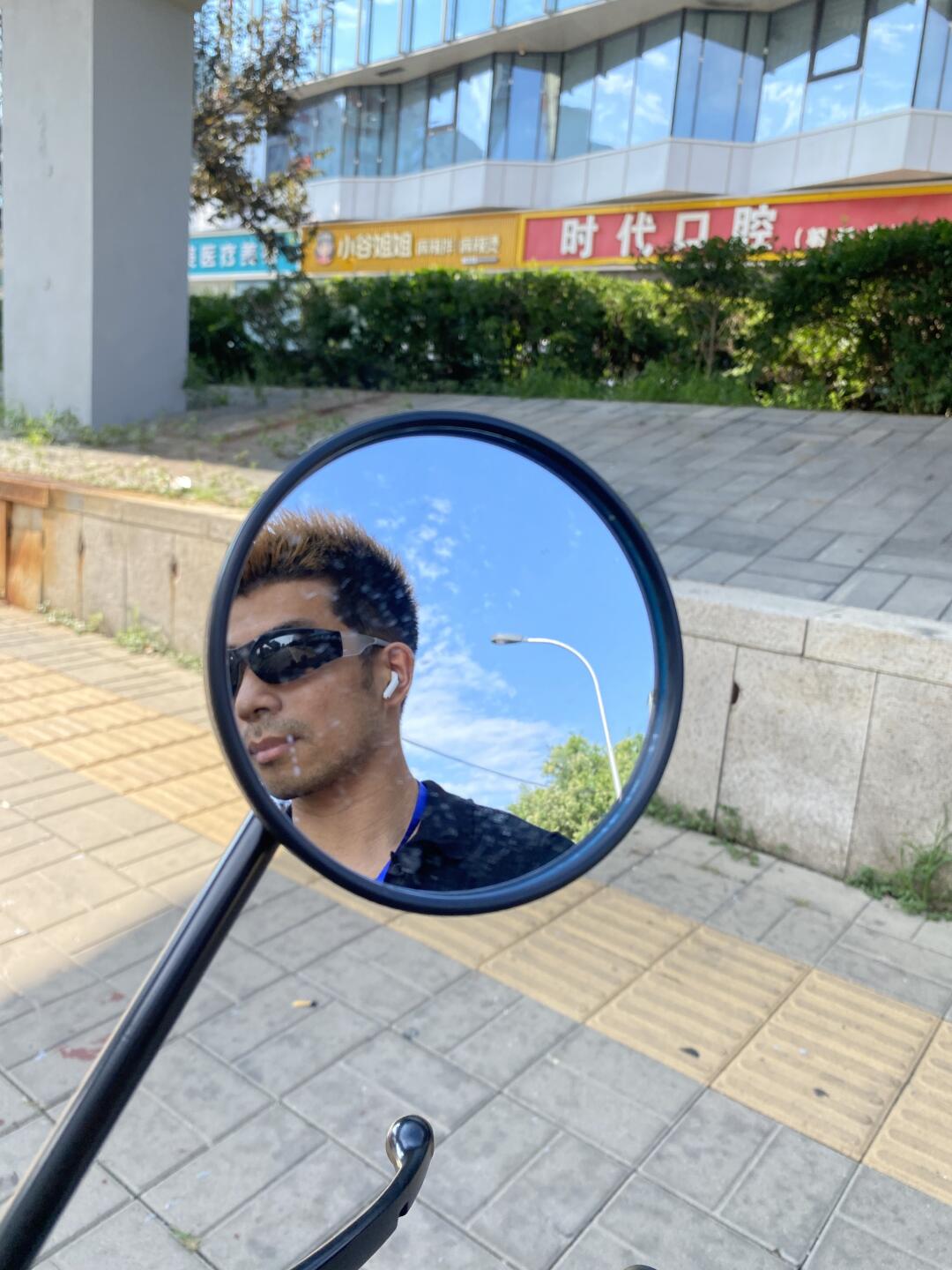 你，要在我电动车后座哭吗