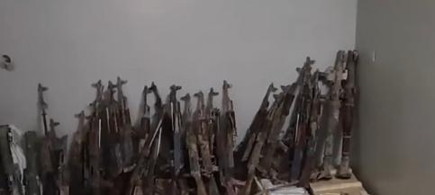 伊朗昨日有大动作！ 

一锅端了上百个恐怖分子， 还抄出6000多件窃听器级间谍