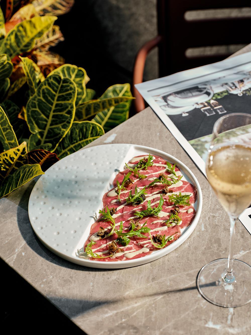 位于璞瑄酒店二层的左岸·法餐厅（Rive Gauche · Table），于近日