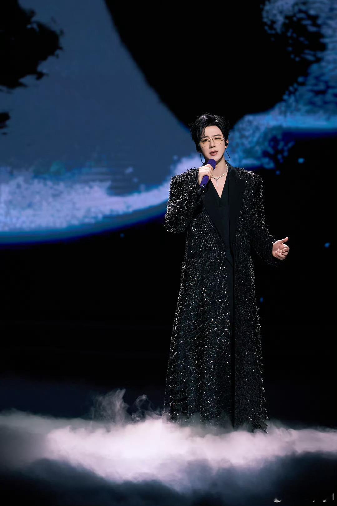 刘宇宁的2025巡演 🐾刘宇宁玫瑰丛生 🐾摩登兄弟 岁月不言，诠释一切热爱。