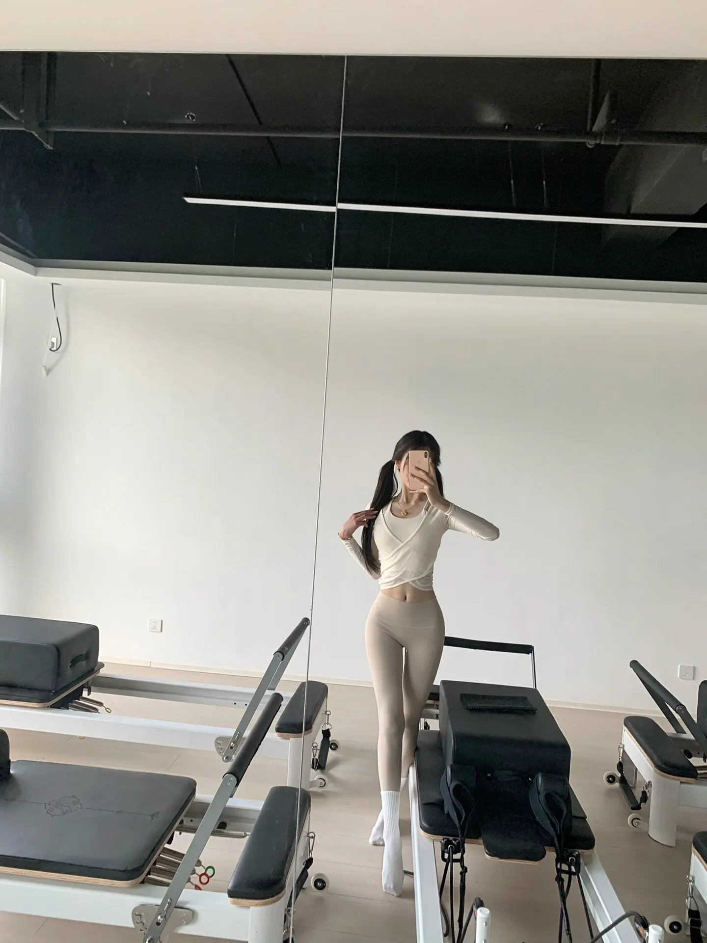 她们都很迷人 我不一样 我不理人