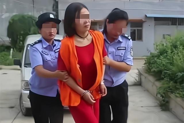 “这就是嫌弃母亲的下场！”四川，一单亲妈妈为养活儿子，不得已从事皮肉生意，供儿子