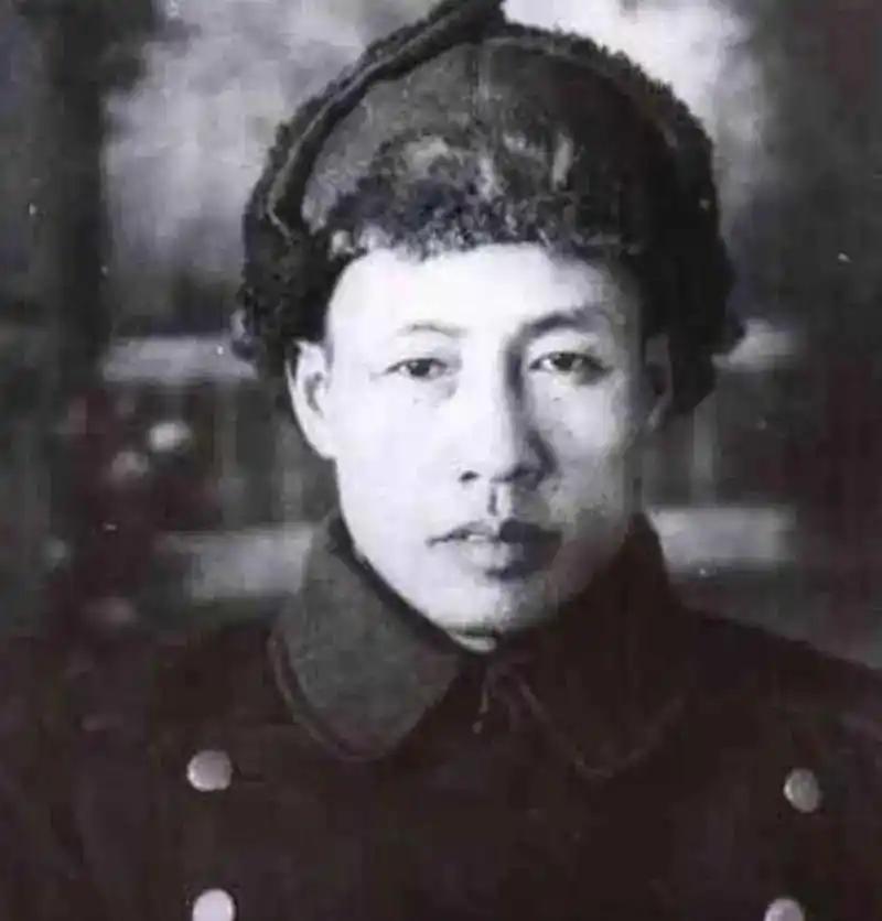 1940年，吴富善将军缴获了鬼子的一匹洋马，骑着它指挥突围时，没想到鬼子的军马训