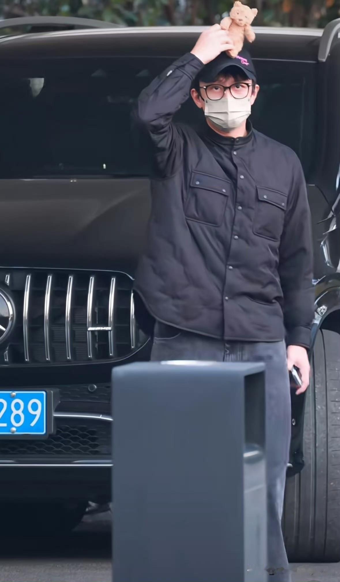 邓超瘦了简直回归青春男大啊[呲牙][呲牙]！
不过超哥本来也不胖啊，身材管理一直