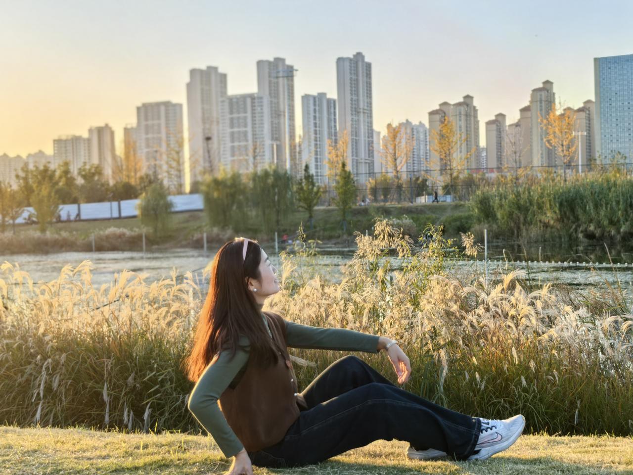 生活的底色，本就是人间烟火，有脚踏实地的努力，也要有仰望星空的诗意，用心生活，一