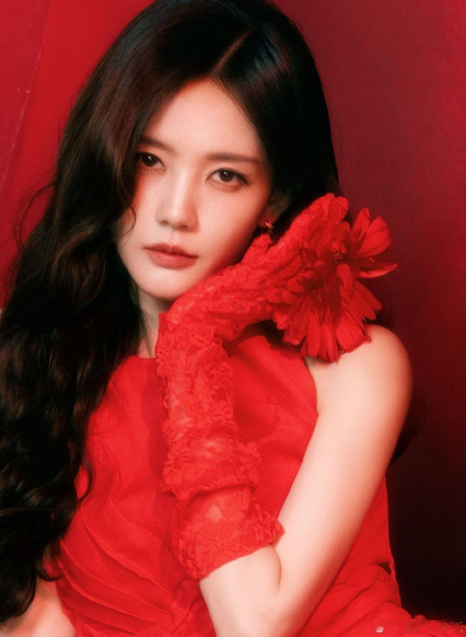 建设一下双生姐妹花李一桐白鹿春晚出图 一个比一个美啊 