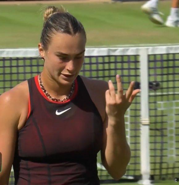 局局送破发点！看来，萨巴伦卡还得继续预约心理医生了！温网2026 wta