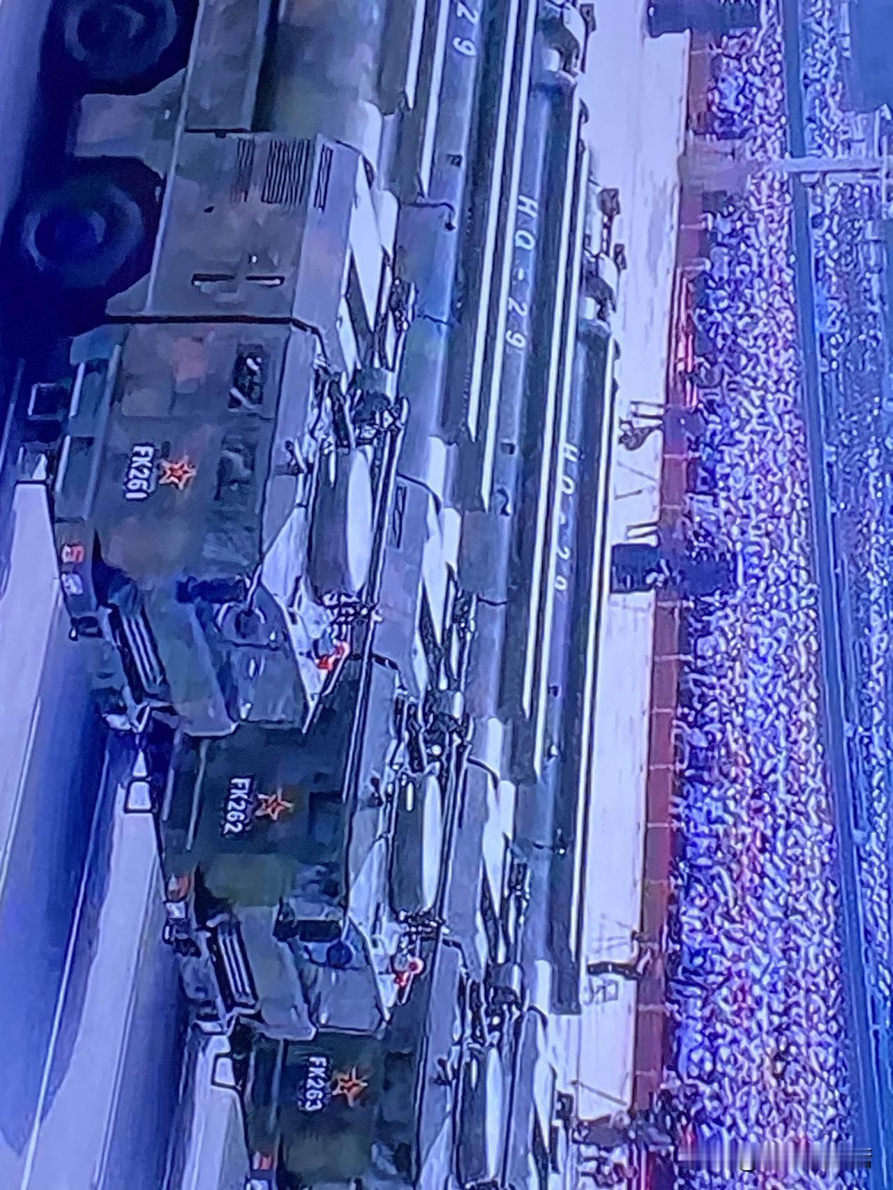 世界很大，总有一些事让我们牵挂或振奋。2025年，最让我印象深刻的是九三大阅兵亮