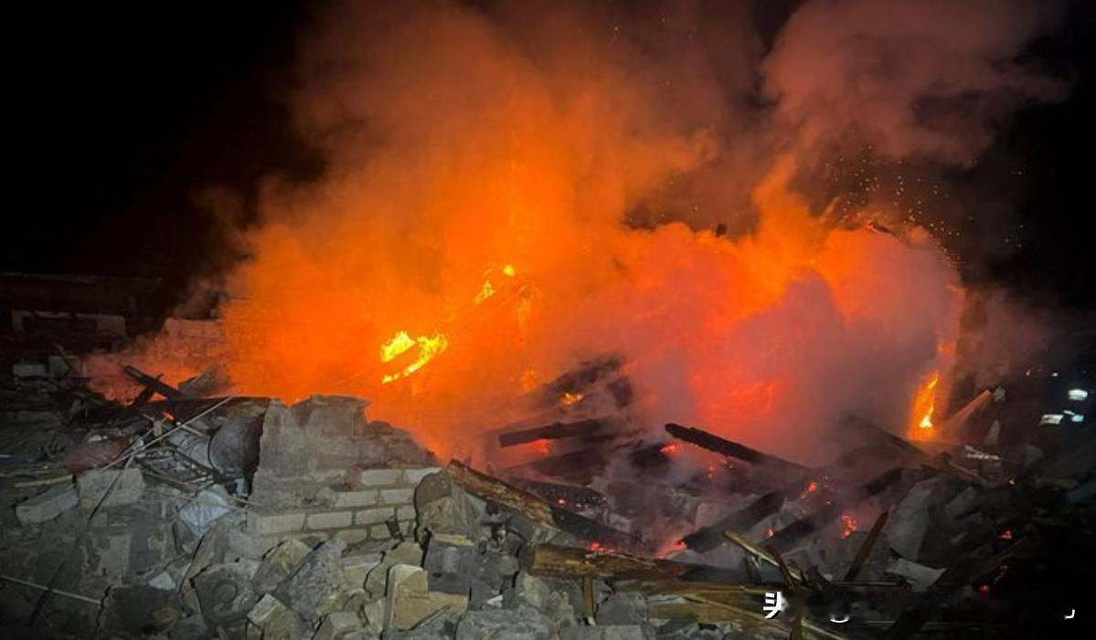 泽连斯基表示，俄罗斯对发射了113架攻击无人机和3枚弹道导弹！乌克兰需要防空导弹