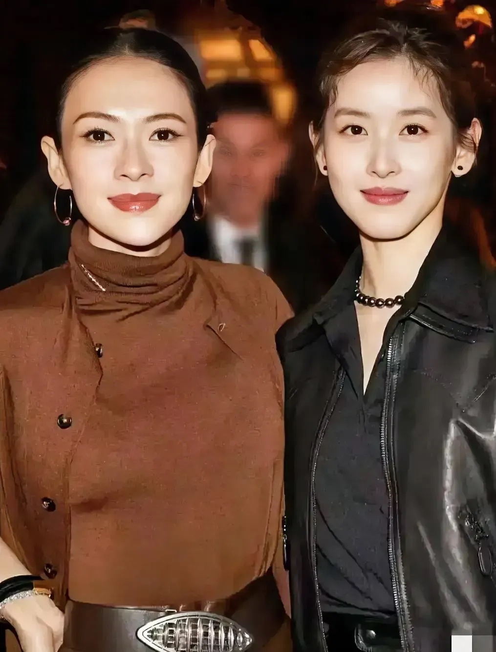 网传章泽天夫妇已经离婚，所以她近期才会频繁的参加活动。很多人都在疑惑，这到底是真