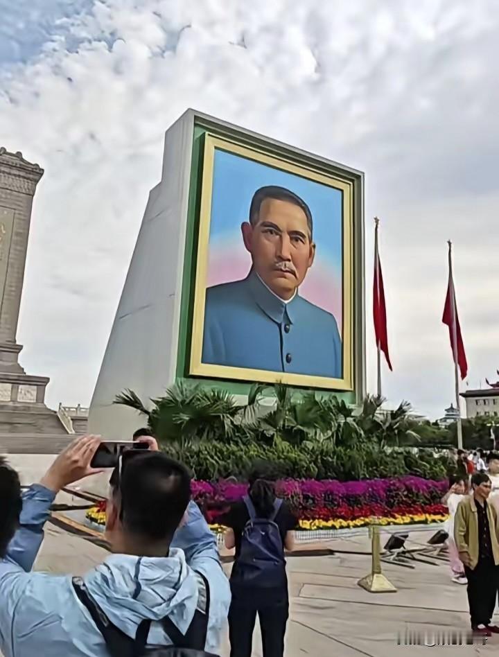 他已经离开一百年
走的时候留下一句忧国忧民的遗言：
和平、奋斗，救中国！
他告诫